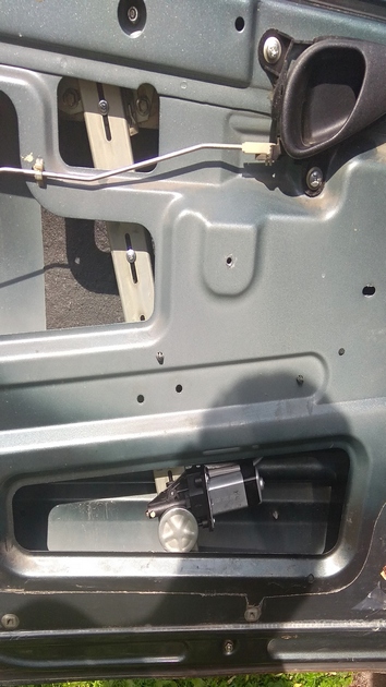 Установка передних и задних электростеклоподъемников "ФОРВАРД" на Chevrolet NIVA. Рис 8