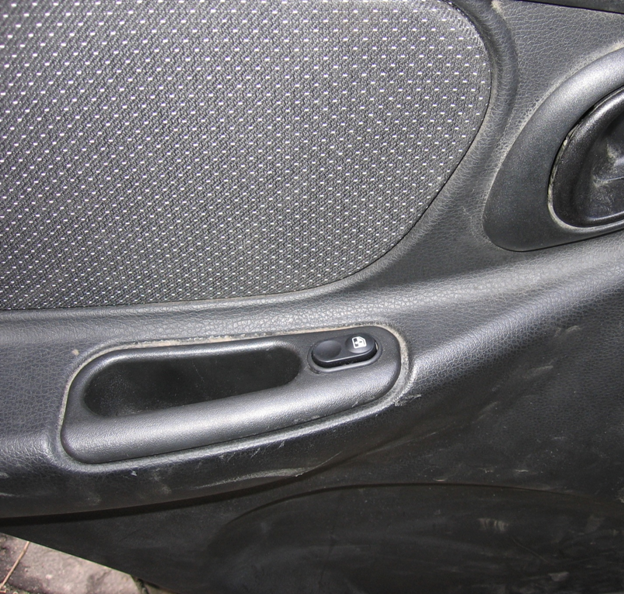 Установка электростеклоподъемников ФОРВАРД в задние двери Chevrolet NIVA. Рис. 6