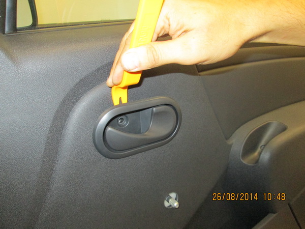Кнопка стеклоподъемника Сандеро степвей 2012 поставить самому в двери. Кнопки стеклоподъемника Рено Сандеро степвей 2шт со стороны водителя. Как установить электростеклоподъемники на Рено Сандеро 2012г.